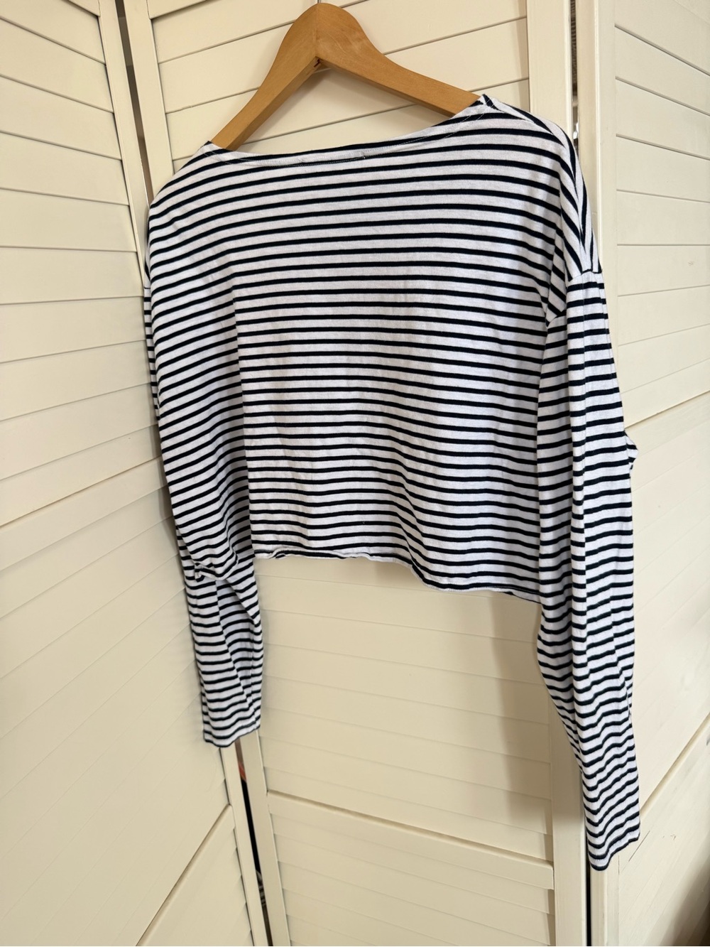 The Frankie Shop Tilla Striped Boatneck Cropped Long-Sleeve Top Tee Xs/S View 3